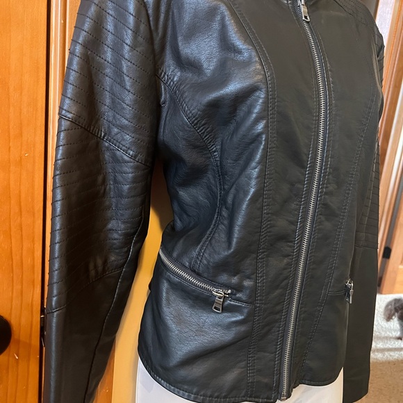 Women’s Black Moto Jacket faux leather, slimming, full zipper Large - Picture 3 of 9